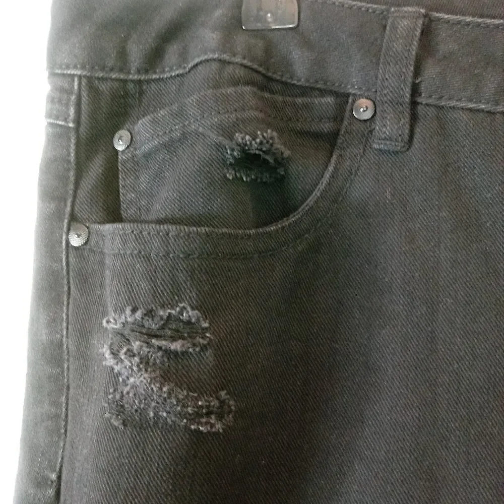 Signature Studio black distressed Jeans with cuffs